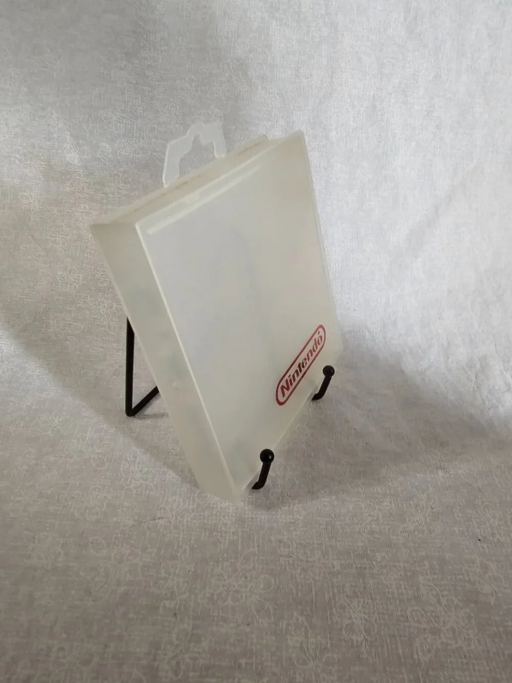 NES Game Holder Vintage Plastic Clamshell Case Nintendo Storage Protector Box
